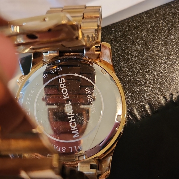 MICHAEL KORS WOMANS GOLD TONE WATCH-# 5930 - Picture 3 of 8